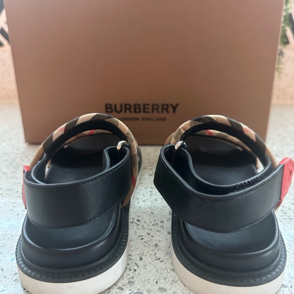 Cutest Little Kids Burberry Sandals, Unisex, w/Box & Dustbag Size 30Euro/12.5US - Picture 5 of 7
